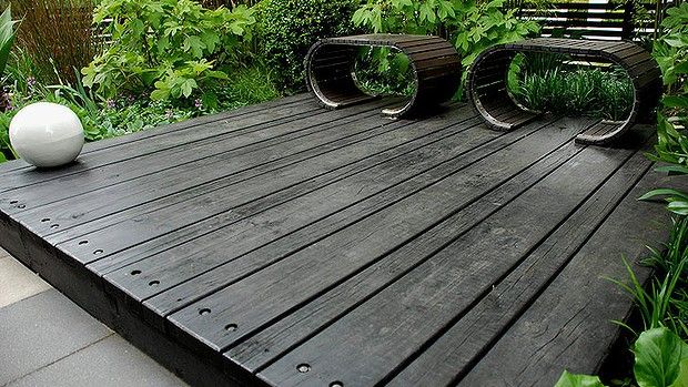 Alternating Boards add impact to a japanese style garden